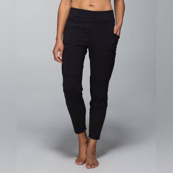 Lululemon Om & Roam Untight Tight
Black luon loose fit cargo pocket pants - Picture 2 of 16